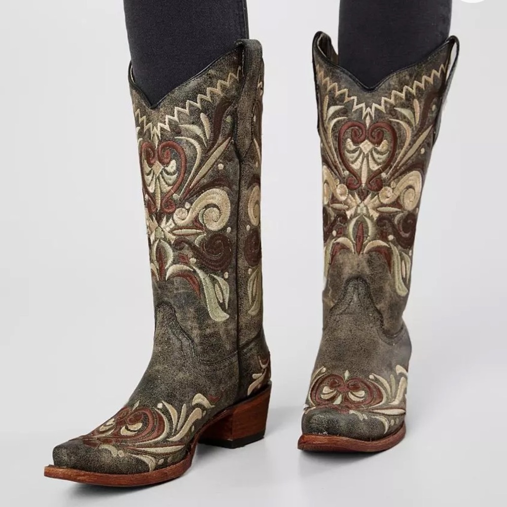Circle G By Corral Ladies Distressed Black Embroidery Boots